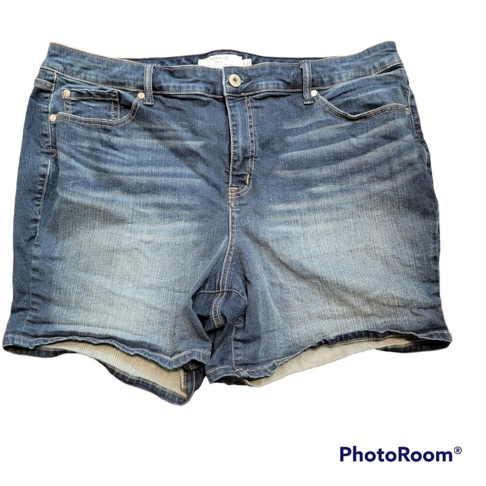 Torrid High Rise Shortie Short Stretch Medium Wash Size 22
